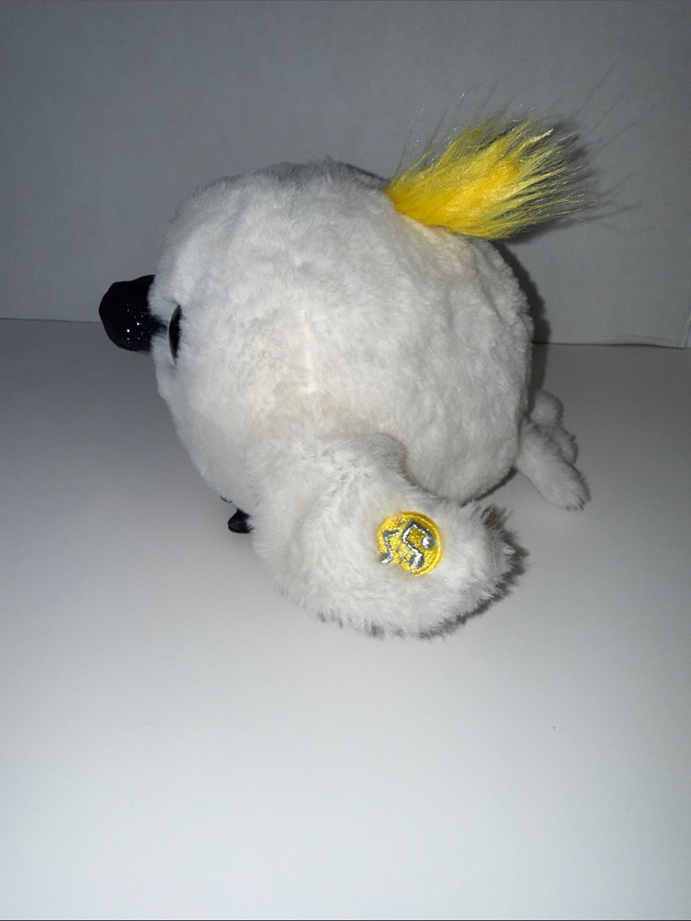 Zuru Pets Alive White Cackatoo Plush Bird Toy with Blue Eyes and Yellow Crest - Picture 7 of 9